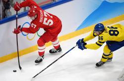 九游app下载 -冰球总决赛掀起高潮，剑门旋风队强势横扫关中麒麟队，老将里程碑之夜——(冰球旋风锋火队)